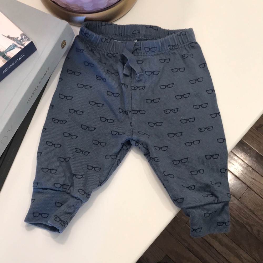 Baby gap 0-3 month glasses pants 😎